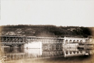 Historisches Foto vom Bau der Brücke in Kettwig